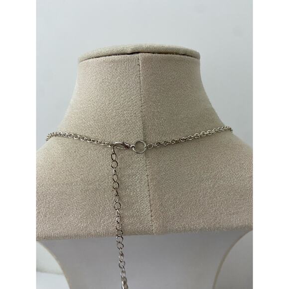 Long chain necklace - Picture 3 of 3